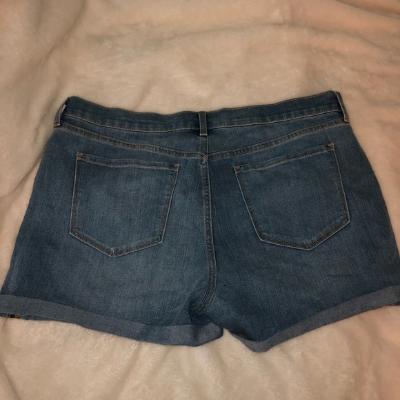 Old Navy Boyfriend Jean Shorts - Picture 2 of 3